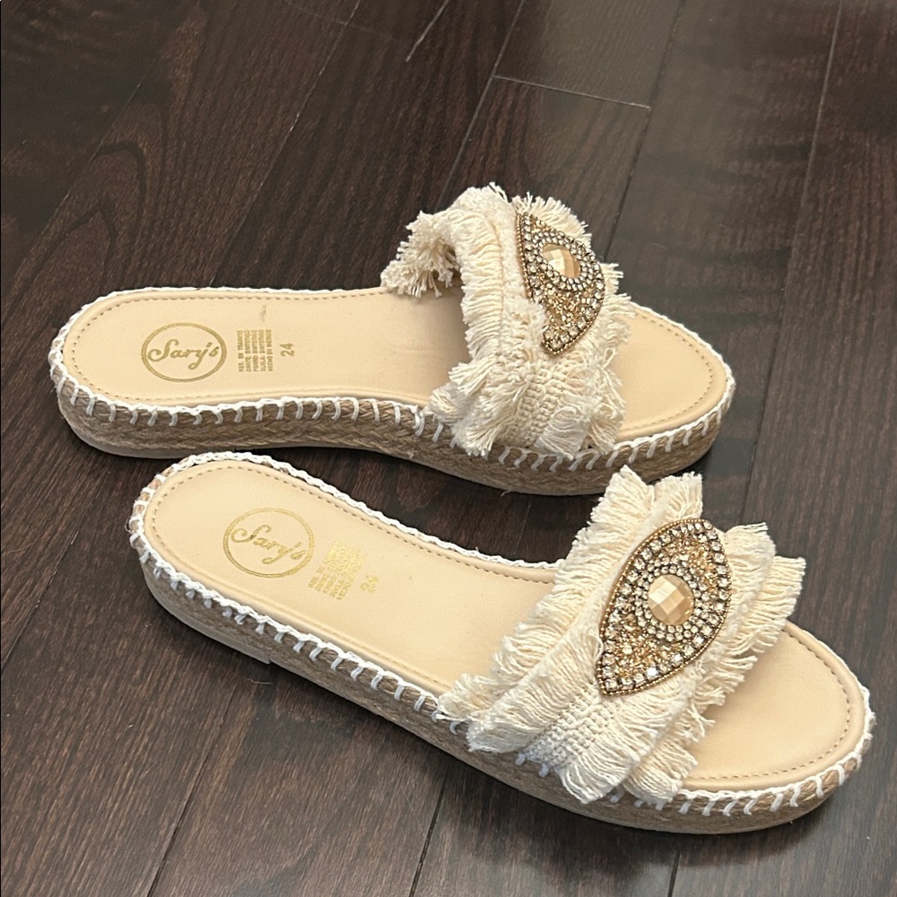 Stylish Cream Fringe Slide Sandals with jeweled eye 👁️ NWOT - Picture 5 of 8